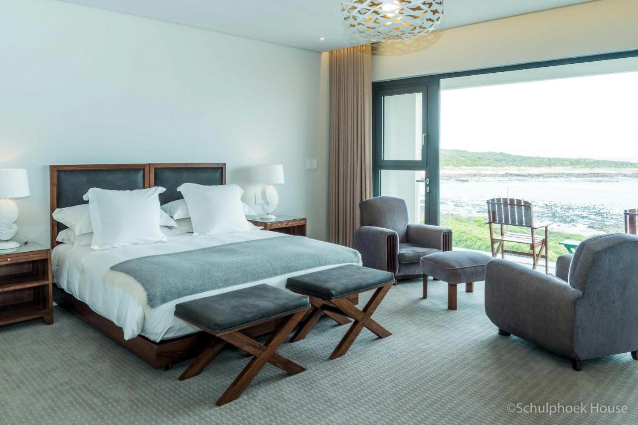 Schulphoek Seafront House Hermanus Exterior photo A bedroom at the hotel