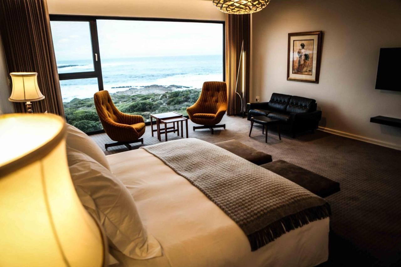 Schulphoek Seafront House Hermanus Exterior photo A room at the Bay of Agulhas