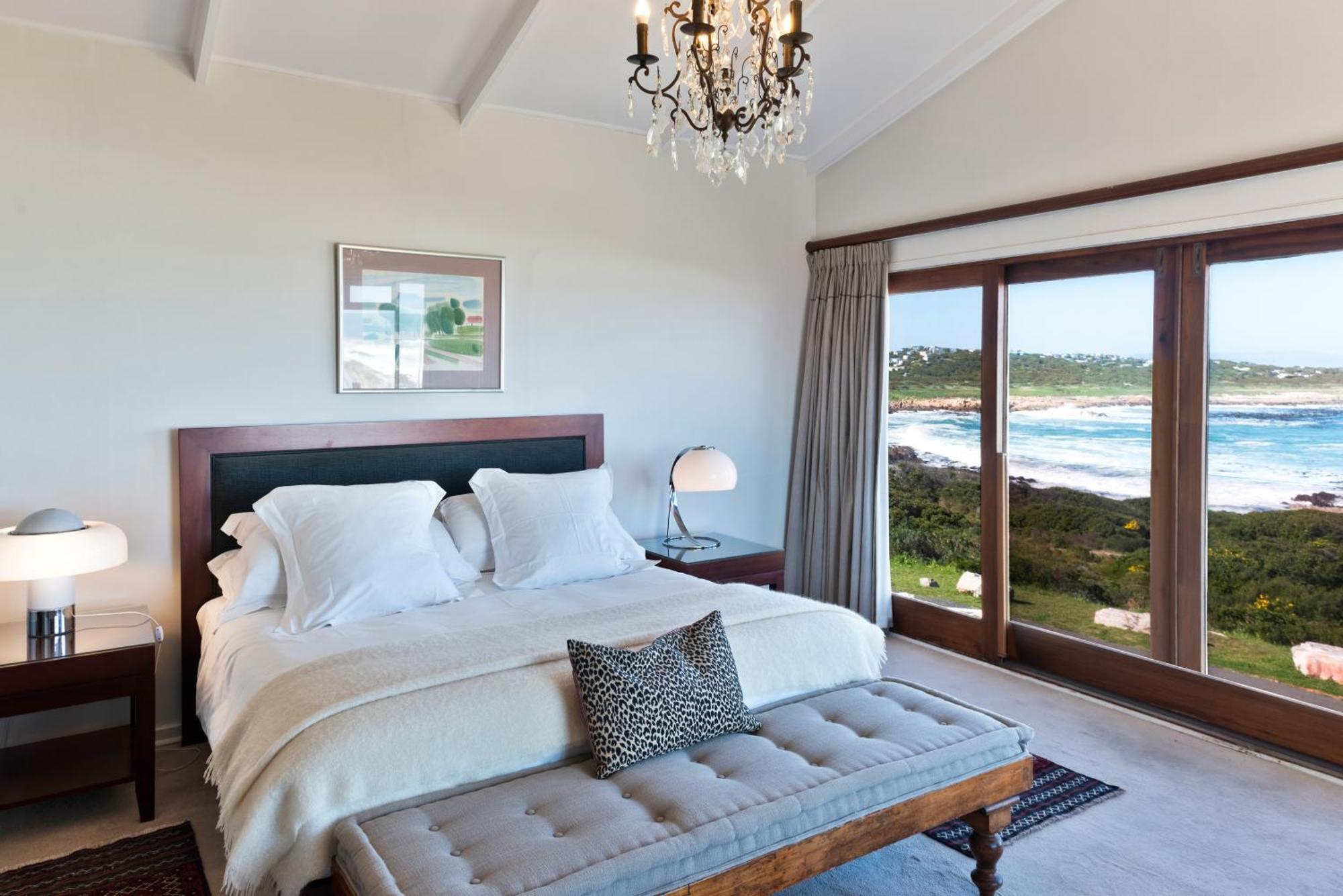 Schulphoek Seafront House Hermanus Exterior photo A bedroom at the Oyster Box